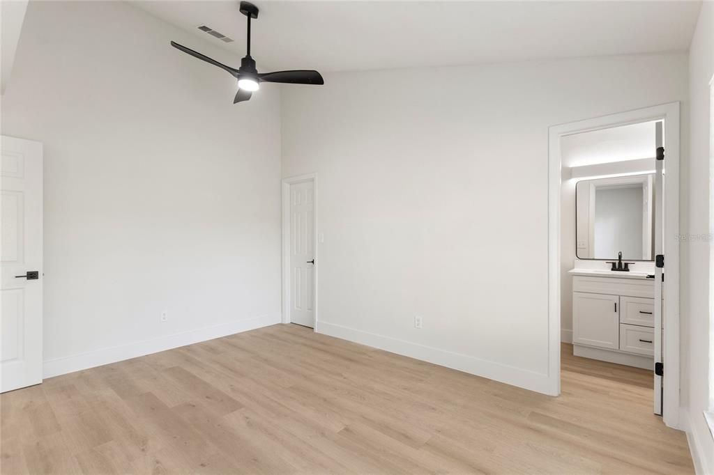 На продажу: $349,999 (3 спален, 2 ванн, 1127 Квадратных фут)