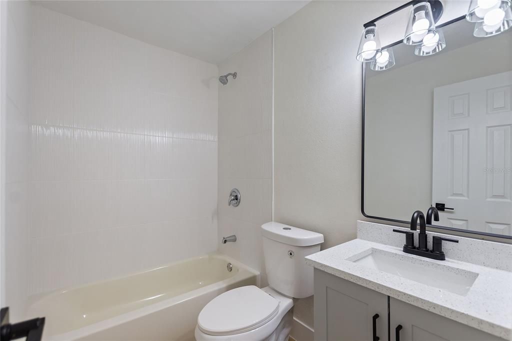 На продажу: $349,999 (3 спален, 2 ванн, 1127 Квадратных фут)