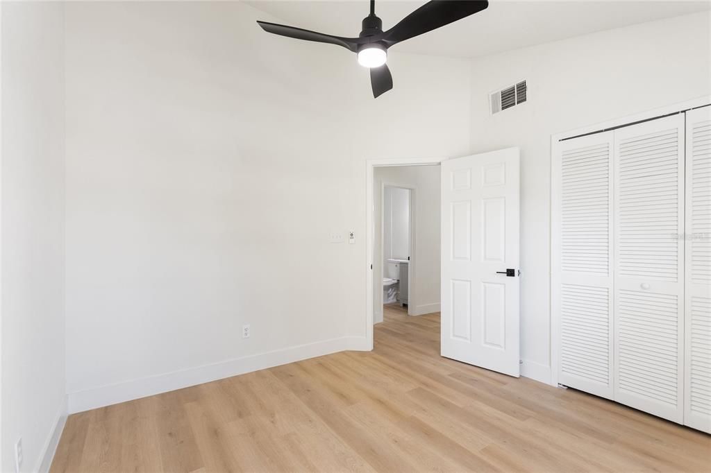 На продажу: $349,999 (3 спален, 2 ванн, 1127 Квадратных фут)