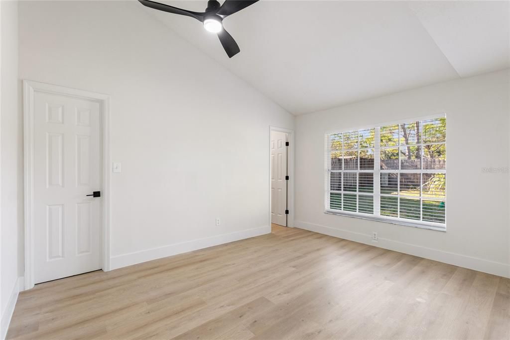 На продажу: $349,999 (3 спален, 2 ванн, 1127 Квадратных фут)