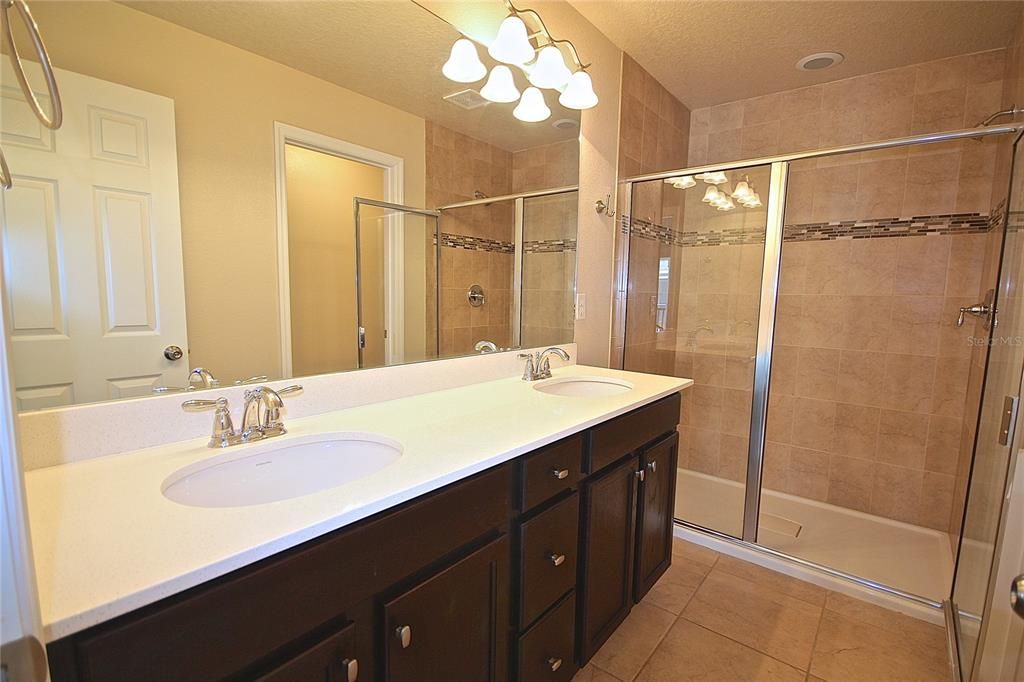 В аренду: $2,245 (3 спален, 2 ванн, 1435 Квадратных фут)