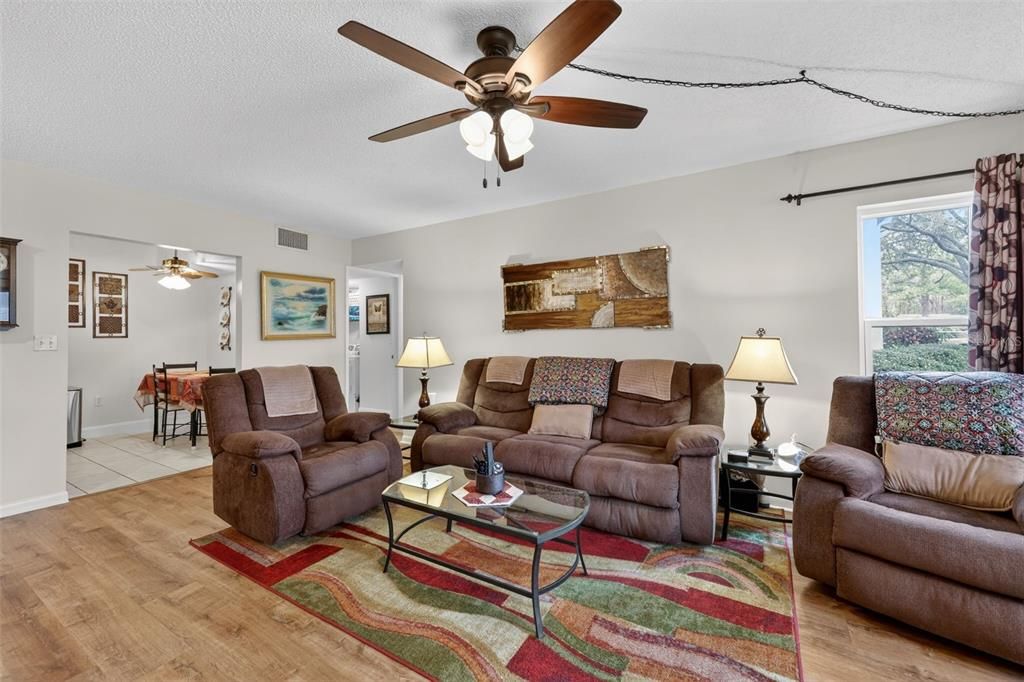 En Venta: $215,000 (2 camas, 2 baños, 1085 Pies cuadrados)