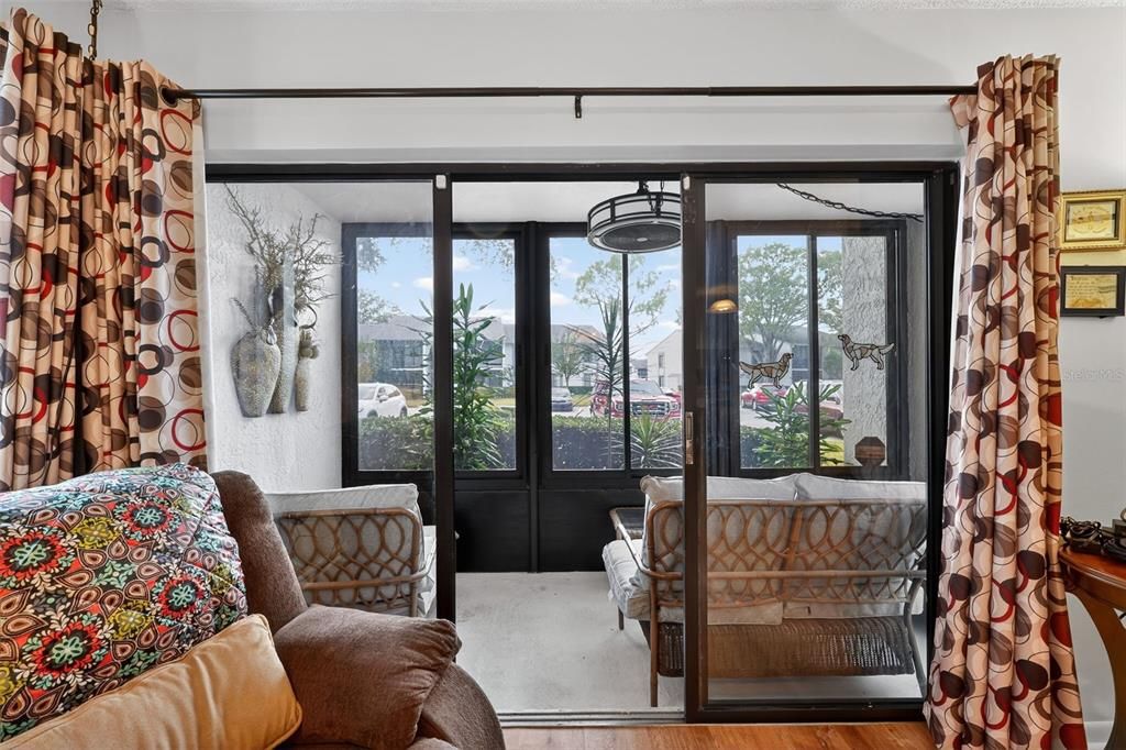 En Venta: $215,000 (2 camas, 2 baños, 1085 Pies cuadrados)