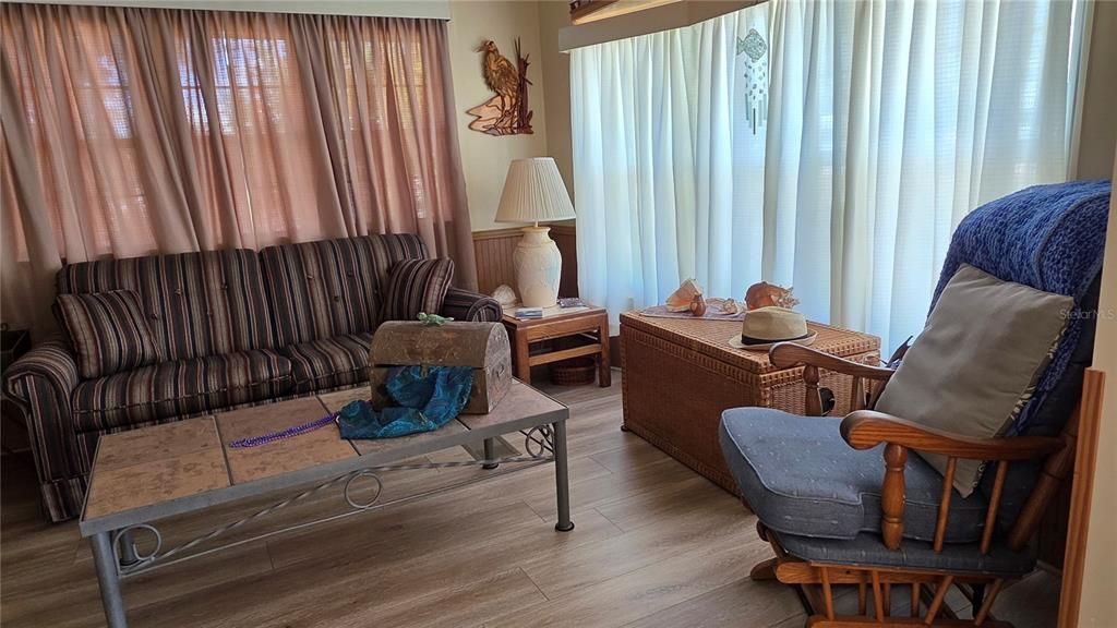 待售: $245,900 (2 贝兹, 2 浴室, 1000 平方英尺)