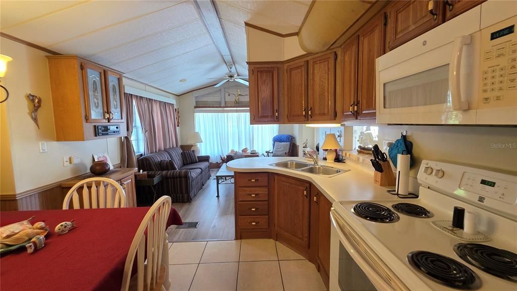 待售: $245,900 (2 贝兹, 2 浴室, 1000 平方英尺)