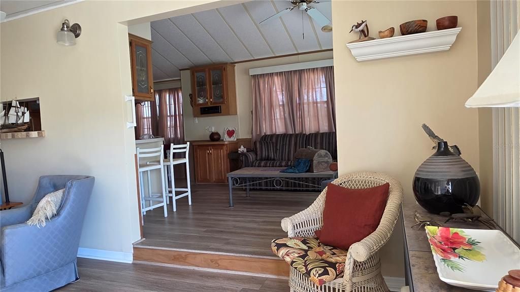 待售: $245,900 (2 贝兹, 2 浴室, 1000 平方英尺)