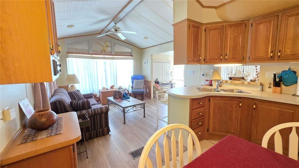 待售: $245,900 (2 贝兹, 2 浴室, 1000 平方英尺)