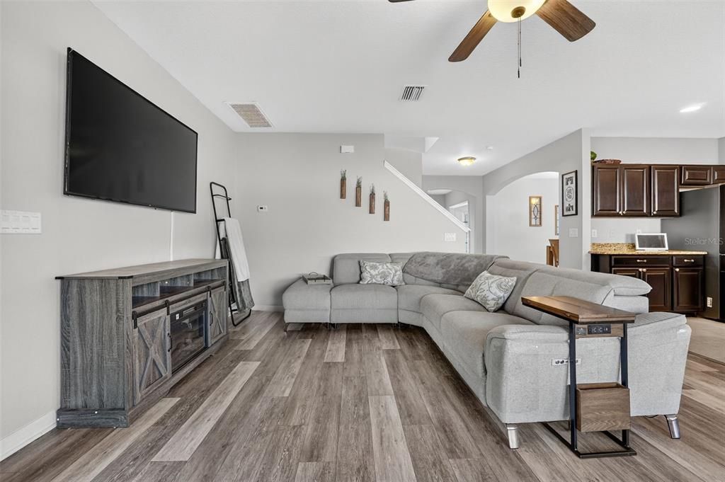 For Sale: $450,000 (4 beds, 2 baths, 2782 Square Feet)