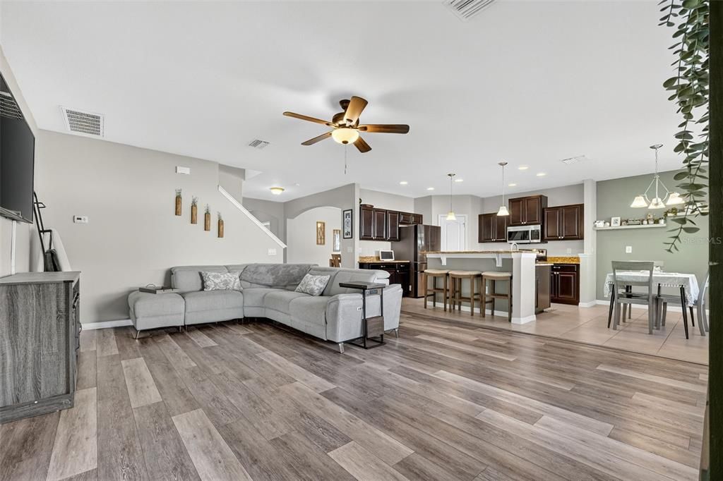 For Sale: $450,000 (4 beds, 2 baths, 2782 Square Feet)