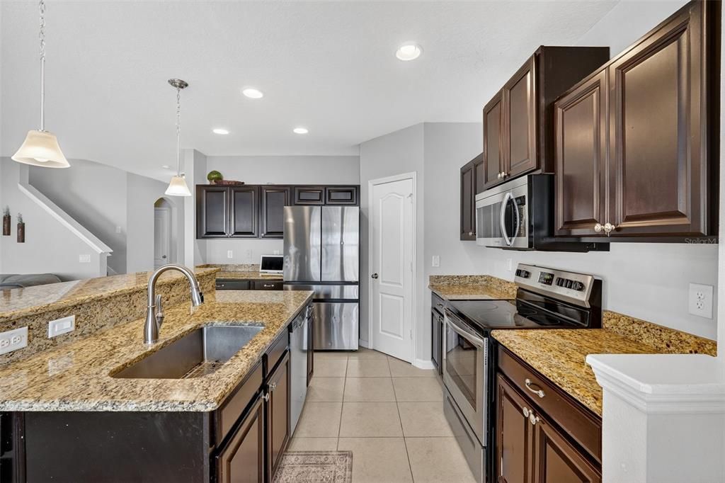 For Sale: $450,000 (4 beds, 2 baths, 2782 Square Feet)