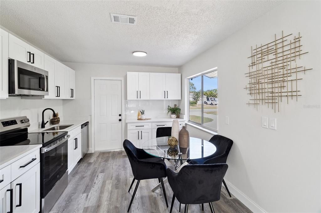 For Sale: $320,000 (3 beds, 2 baths, 1197 Square Feet)