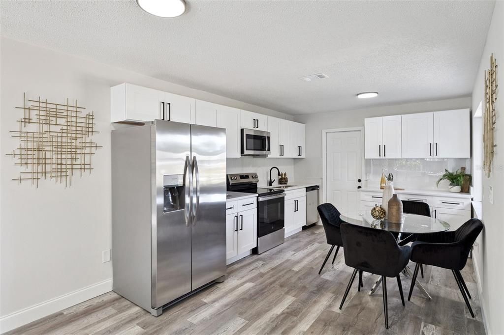 For Sale: $320,000 (3 beds, 2 baths, 1197 Square Feet)