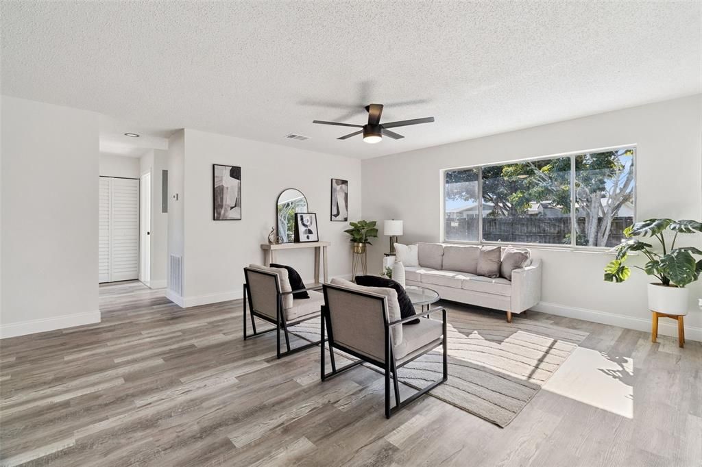 For Sale: $320,000 (3 beds, 2 baths, 1197 Square Feet)