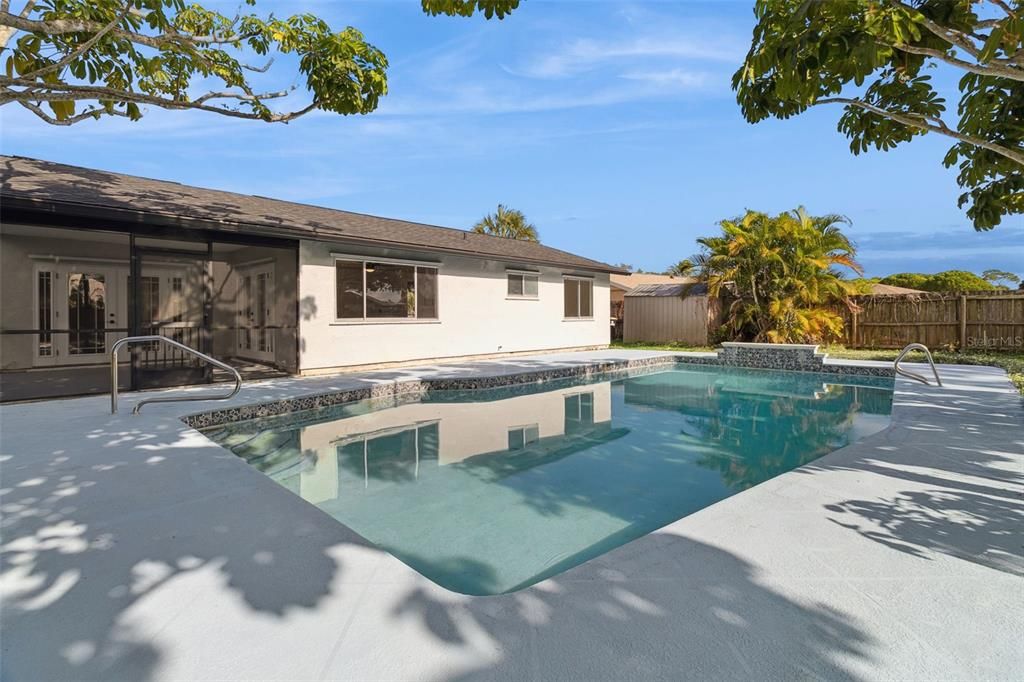 For Sale: $320,000 (3 beds, 2 baths, 1197 Square Feet)