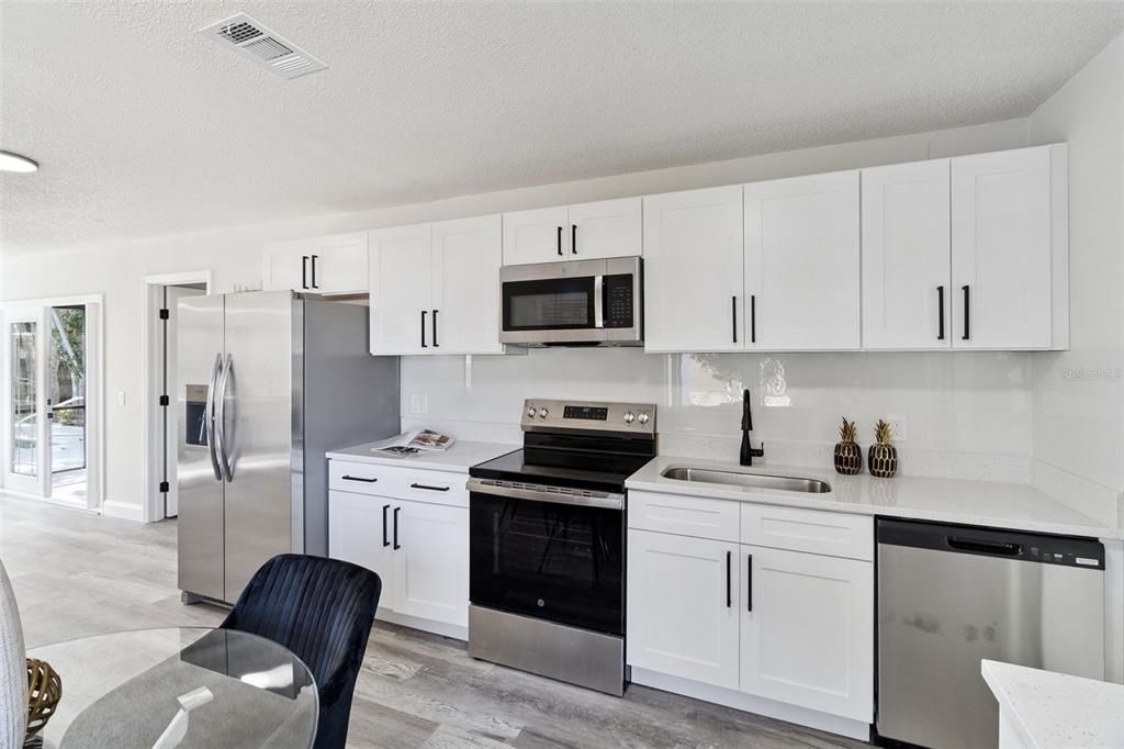 For Sale: $320,000 (3 beds, 2 baths, 1197 Square Feet)