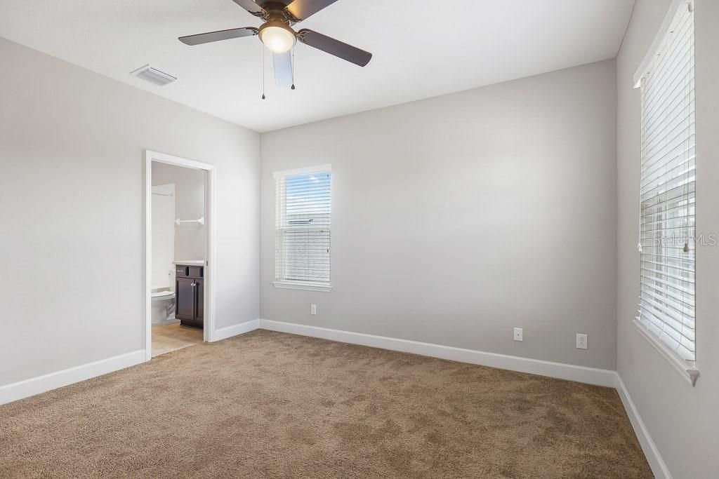 出租: $3,100 (4 贝兹, 3 浴室, 2624 平方英尺)