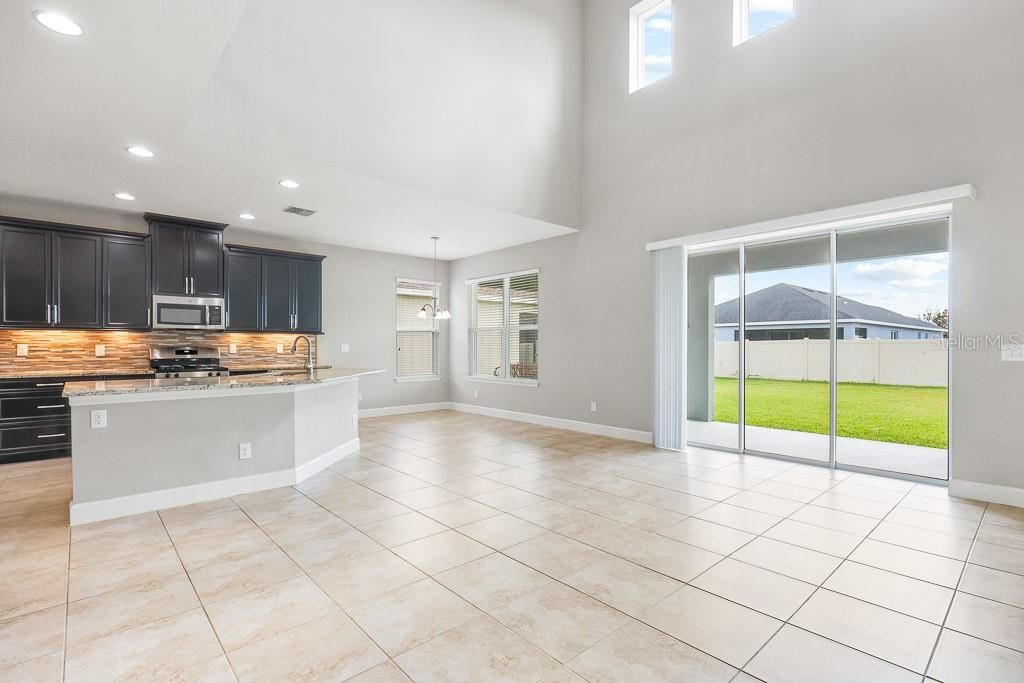 出租: $3,100 (4 贝兹, 3 浴室, 2624 平方英尺)