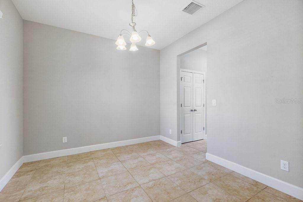 出租: $3,100 (4 贝兹, 3 浴室, 2624 平方英尺)