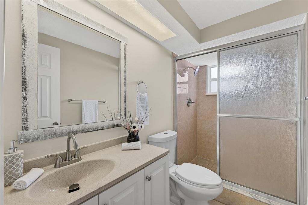 合同活跃: $285,000 (3 贝兹, 2 浴室, 1648 平方英尺)