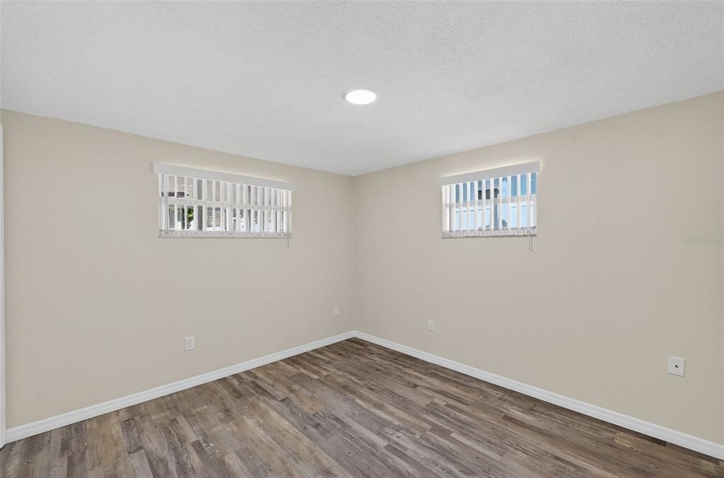 合同活跃: $285,000 (3 贝兹, 2 浴室, 1648 平方英尺)