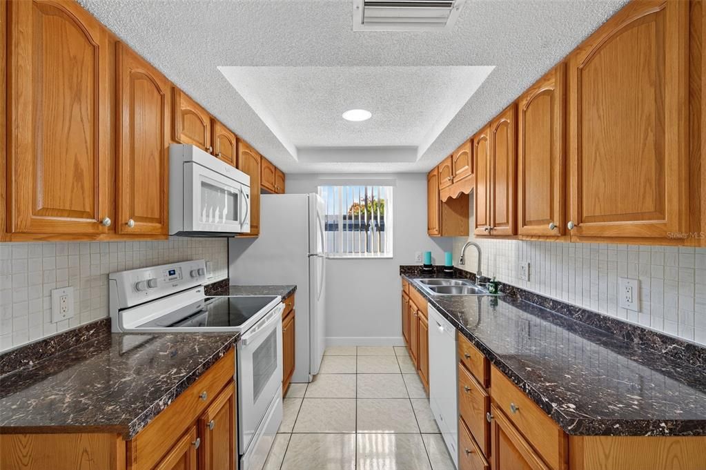 合同活跃: $285,000 (3 贝兹, 2 浴室, 1648 平方英尺)