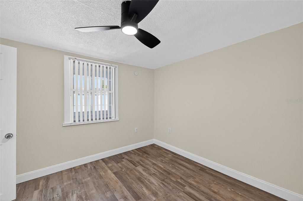 合同活跃: $285,000 (3 贝兹, 2 浴室, 1648 平方英尺)