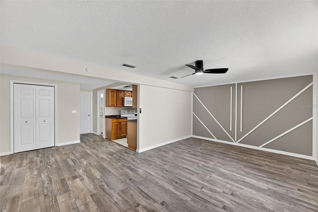 合同活跃: $285,000 (3 贝兹, 2 浴室, 1648 平方英尺)