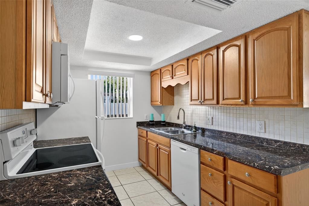 合同活跃: $285,000 (3 贝兹, 2 浴室, 1648 平方英尺)