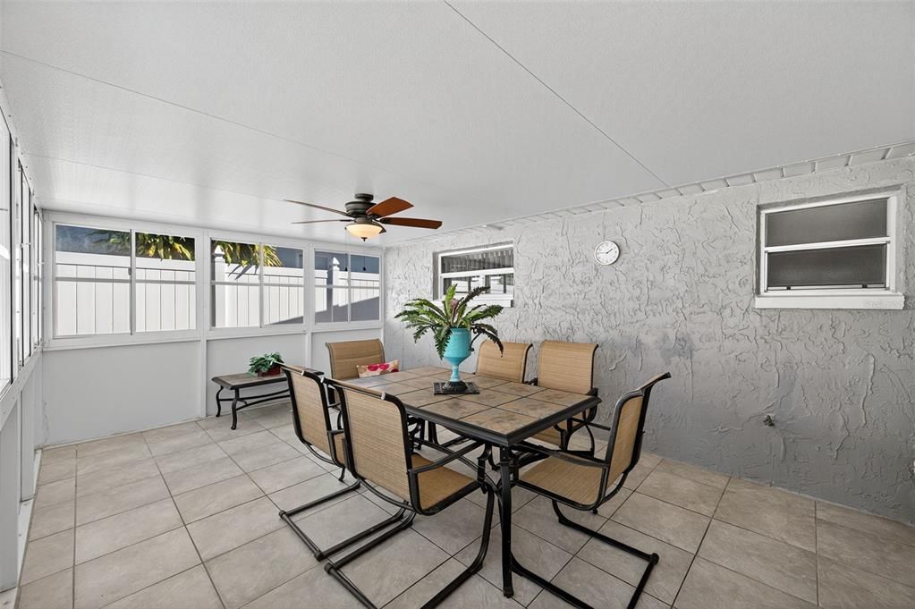 合同活跃: $285,000 (3 贝兹, 2 浴室, 1648 平方英尺)