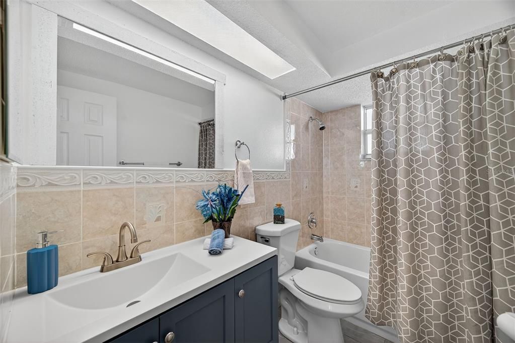 合同活跃: $285,000 (3 贝兹, 2 浴室, 1648 平方英尺)