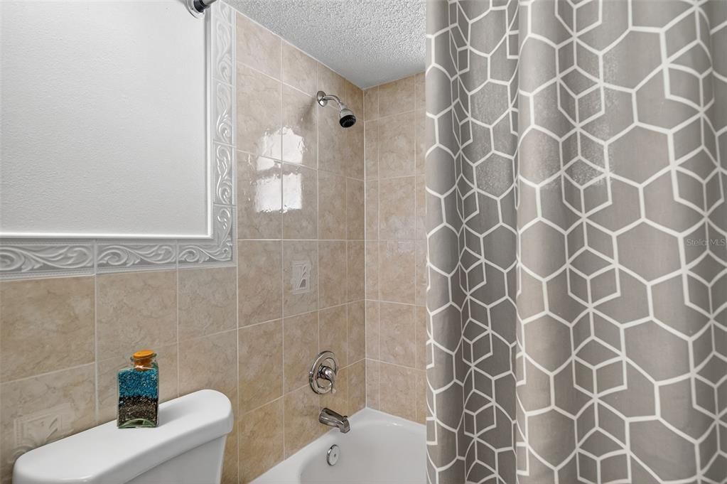 合同活跃: $285,000 (3 贝兹, 2 浴室, 1648 平方英尺)