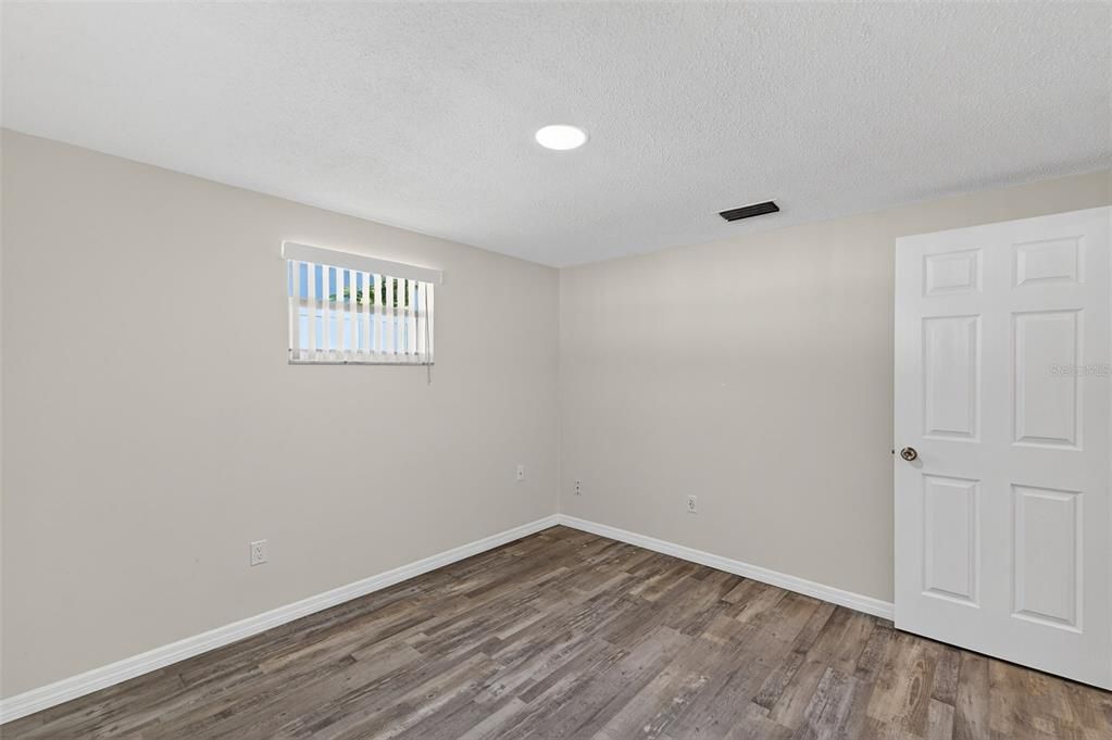 合同活跃: $285,000 (3 贝兹, 2 浴室, 1648 平方英尺)