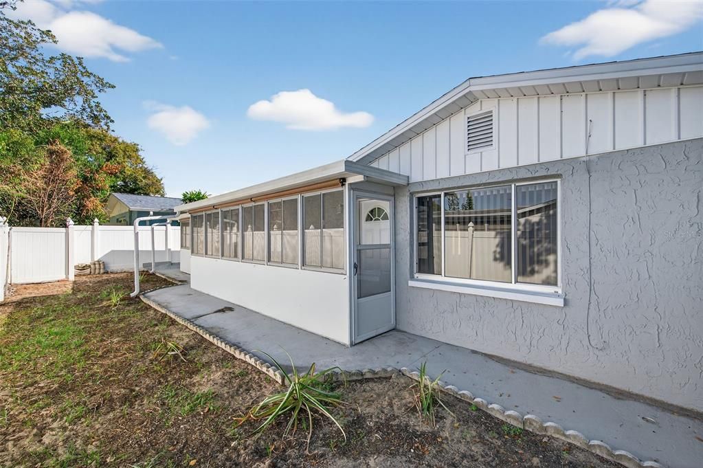 合同活跃: $285,000 (3 贝兹, 2 浴室, 1648 平方英尺)