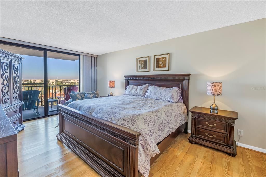 На продажу: $409,000 (2 спален, 2 ванн, 1240 Квадратных фут)