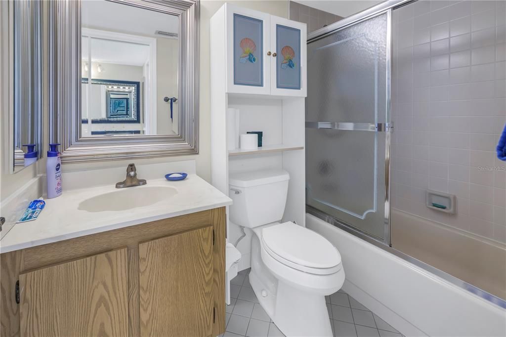 На продажу: $409,000 (2 спален, 2 ванн, 1240 Квадратных фут)