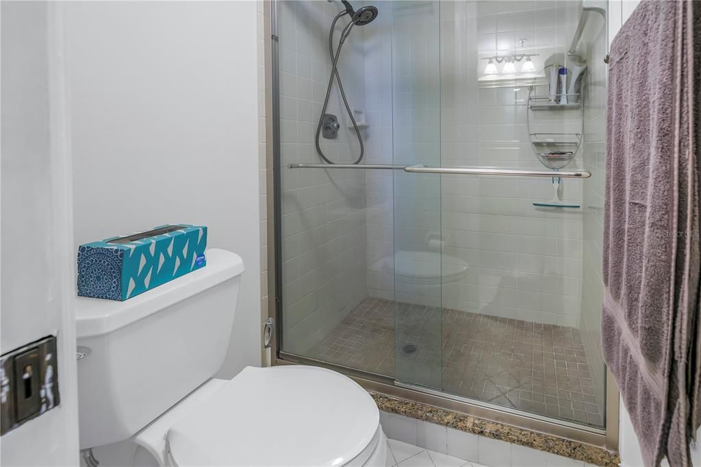 На продажу: $409,000 (2 спален, 2 ванн, 1240 Квадратных фут)