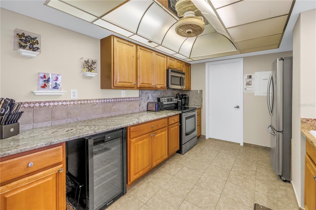 На продажу: $409,000 (2 спален, 2 ванн, 1240 Квадратных фут)