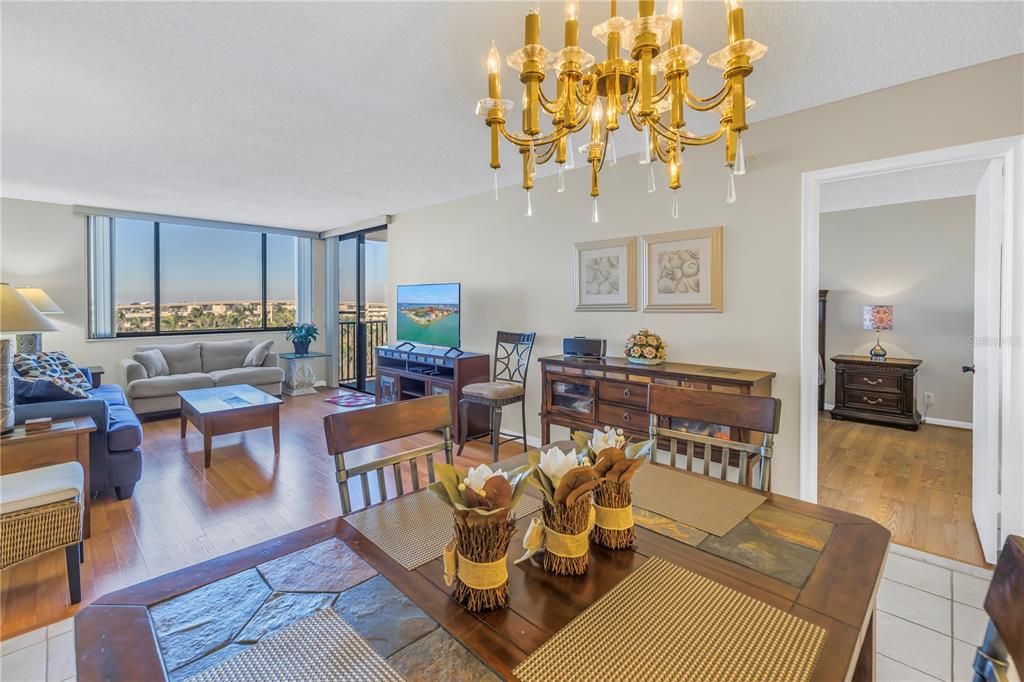 На продажу: $409,000 (2 спален, 2 ванн, 1240 Квадратных фут)