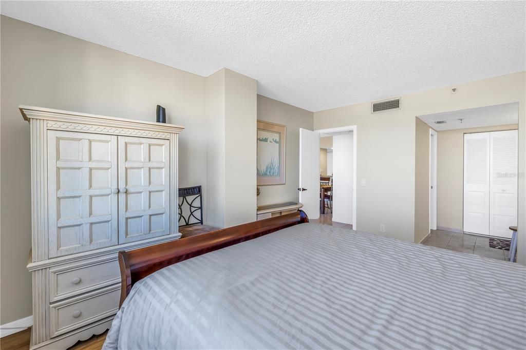 На продажу: $409,000 (2 спален, 2 ванн, 1240 Квадратных фут)