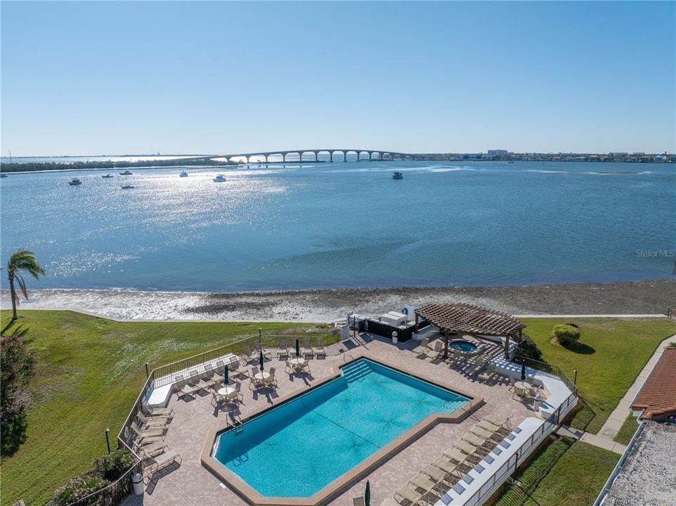 На продажу: $409,000 (2 спален, 2 ванн, 1240 Квадратных фут)