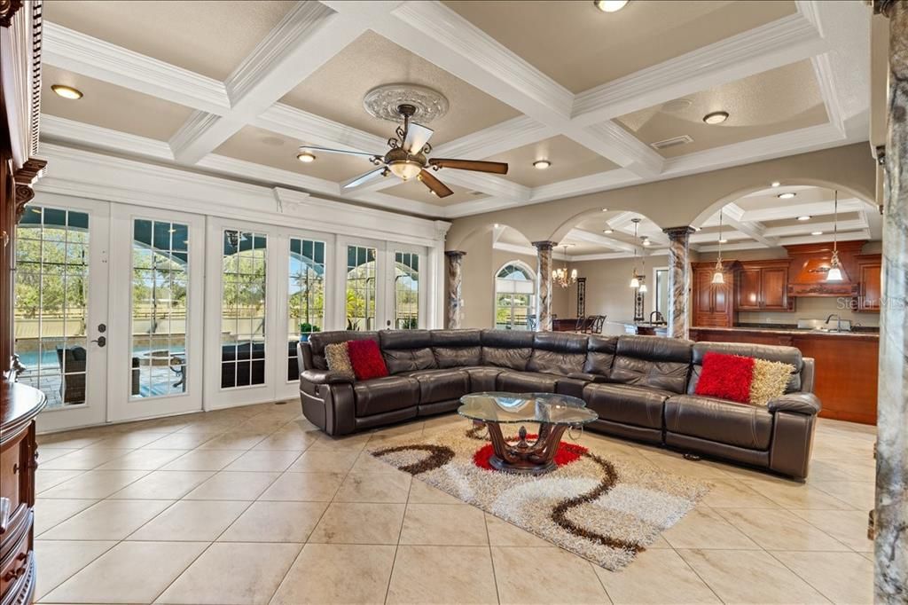 En Venta: $1,599,000 (6 camas, 5 baños, 6460 Pies cuadrados)