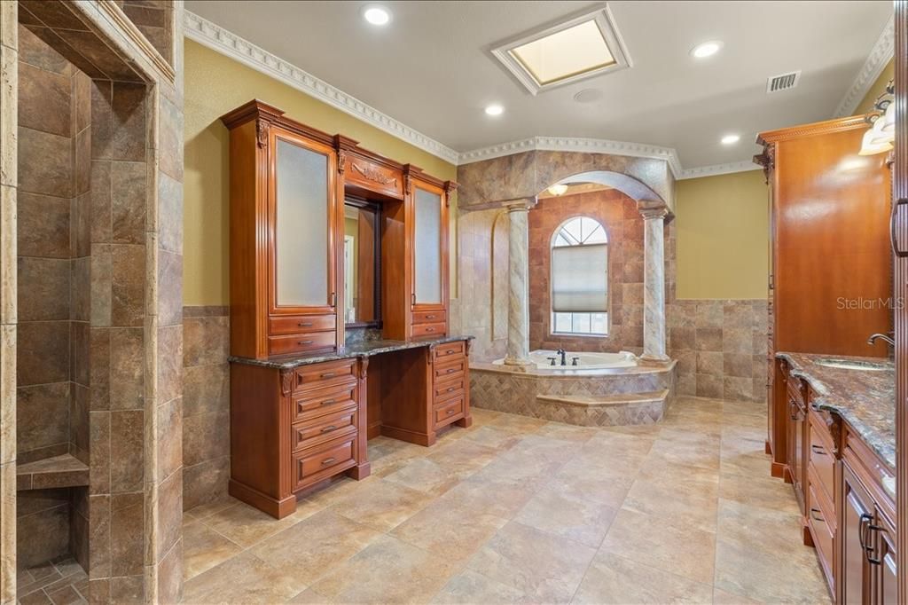 En Venta: $1,599,000 (6 camas, 5 baños, 6460 Pies cuadrados)