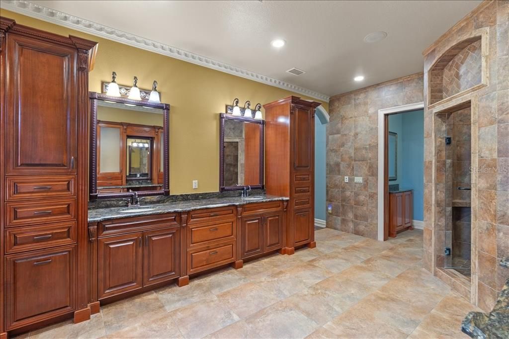 En Venta: $1,599,000 (6 camas, 5 baños, 6460 Pies cuadrados)