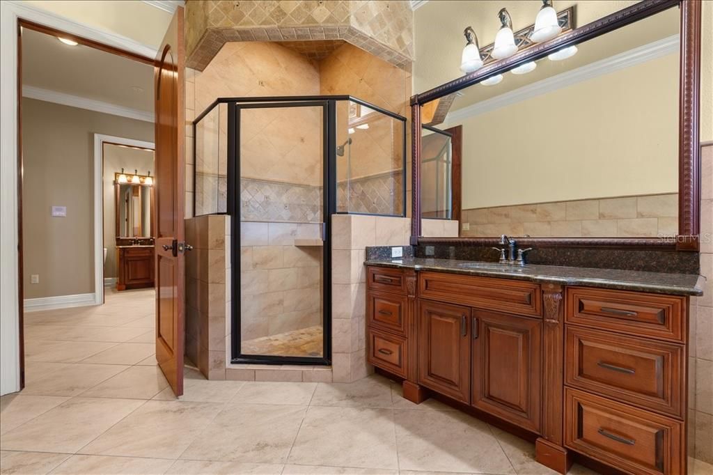 En Venta: $1,599,000 (6 camas, 5 baños, 6460 Pies cuadrados)