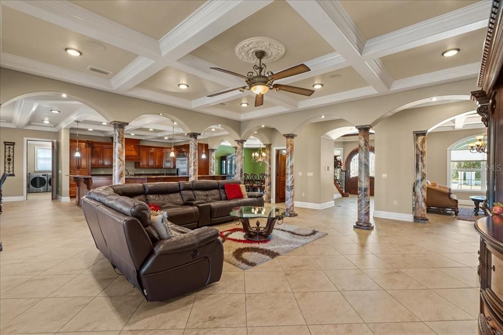 En Venta: $1,599,000 (6 camas, 5 baños, 6460 Pies cuadrados)