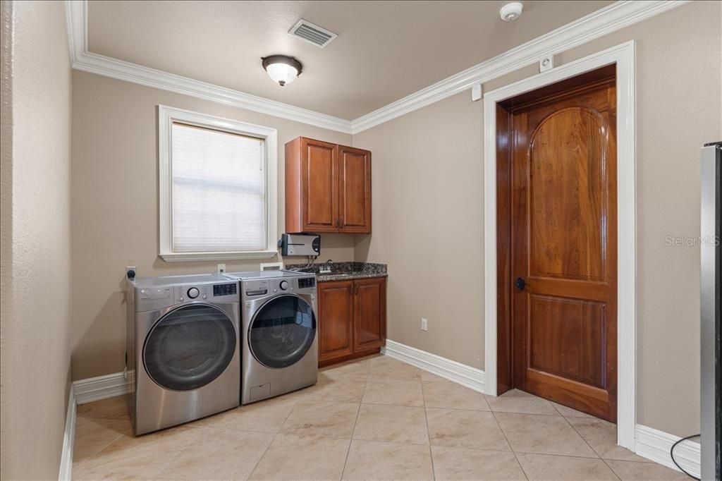 En Venta: $1,599,000 (6 camas, 5 baños, 6460 Pies cuadrados)