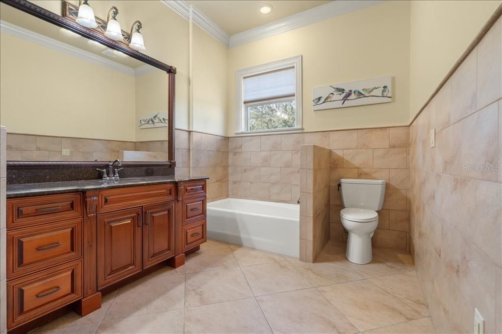 En Venta: $1,599,000 (6 camas, 5 baños, 6460 Pies cuadrados)