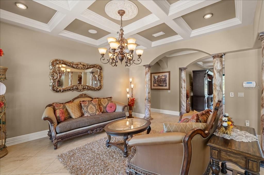 En Venta: $1,599,000 (6 camas, 5 baños, 6460 Pies cuadrados)