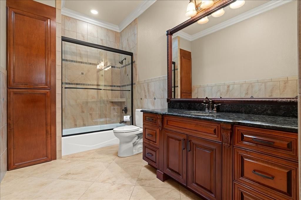 En Venta: $1,599,000 (6 camas, 5 baños, 6460 Pies cuadrados)