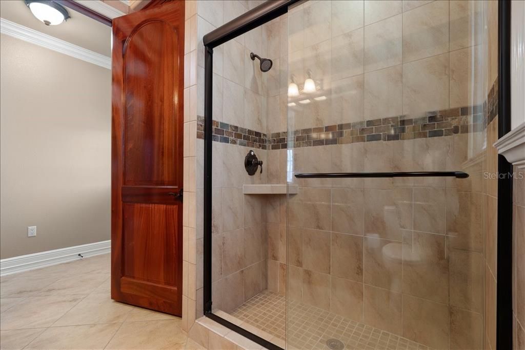 En Venta: $1,599,000 (6 camas, 5 baños, 6460 Pies cuadrados)